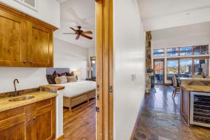 En eller flere senge i et værelse på 3 BR Pet-Friendly Townhouse @ Juniper Preserve Resort + 19 billeder