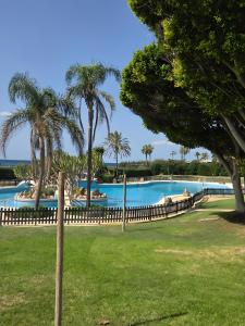 Bazén v ubytování Atlanterra Playa 5 nebo v jeho okolí