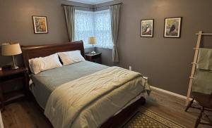 En eller flere senge i et værelse på Gaffer Getaway