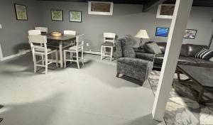 Et opholdsområde på Gaffer Getaway + 13 billeder