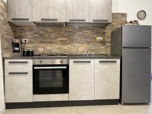 a kitchen with a stove and a refrigerator at Residenza Aurea Tivoli in Tivoli