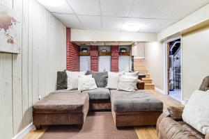 a living room with a couch and two chairs at 3 Mi to South Park Quiet Pittsburgh Area Getaway in Option