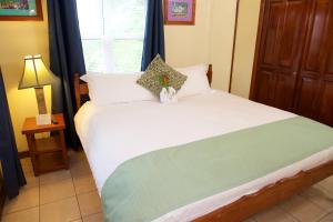 Voodi või voodid majutusasutuse The Palms Oceanfront Suites toas