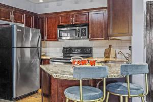 Köök või kööginurk majutusasutuses Perfect Rockies Escape with Pool, Hot Tub and Gym