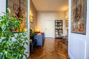 a hallway with a living room with a blue couch at B&B La Halte Montaigne in Bordeaux