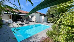 Πισίνα στο ή κοντά στο VILLA ALAÏA neuve avec piscine, pétanque proche plage et golf