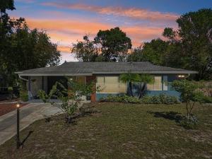 Vườn quanh Blue Heron Cottage Cozy 2BR Sleeps 6 Fire Pit