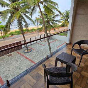 Μπαλκόνι ή βεράντα στο Sunlit Shores Beach Villa