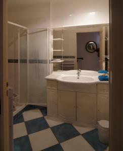 Koupelna v ubytování Gite les Glycines - Magné