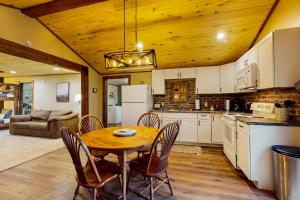 Η κουζίνα ή μικρή κουζίνα στο Pioneer Ridge