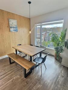 a dining room with a table and chairs and a window at Chez Temporel - Condo urbain in Quebec City
