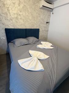 a bed with two towels on top of it at Ama 29 in Constanţa