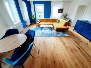 Posezení v ubytování Helle Altbauwohnung