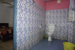 Ванная комната в Taj Heritage Hotel And Restaurant 94353-50876