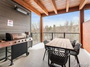 Μπαλκόνι ή βεράντα στο Magnifique Condo pour 4 à Orford