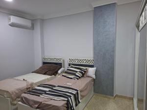 Una cama o camas en una habitación de Luxury family apartment in Hurghada
