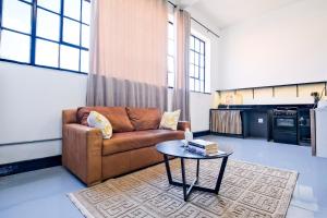 Et opholdsområde på 101 Revolution, Maboneng, FREE WIFI, FREE PARKING