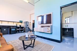 Et tv og/eller underholdning på 101 Revolution, Maboneng, FREE WIFI, FREE PARKING