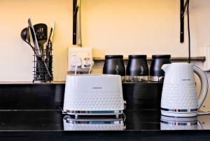 Køkken eller tekøkken på 101 Revolution, Maboneng, FREE WIFI, FREE PARKING + 6 billeder