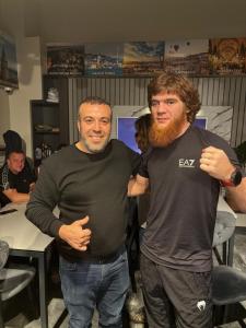 dos hombres están parados uno al lado del otro en BZN Airport Hotel, en Arnavutköy