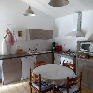 Kuchyň nebo kuchyňský kout v ubytování Centre Luberon, cabanon Hématite