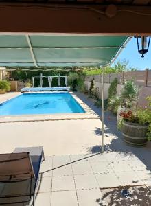 Bazén v ubytování Centre Luberon, cabanon Hématite nebo v jeho okolí