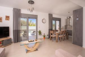 TV a/nebo společenská místnost v ubytování Valora Villa