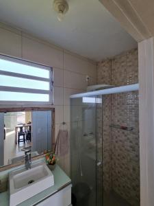 Et badeværelse på Apartment 201 Farol de Santa Marta