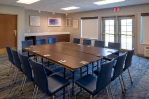 Kawasan bisnes dan/atau bilik persidangan di Holiday Inn Express Hotel & Suites Fort Atkinson by IHG +73 gambar