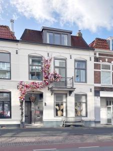 フリシンゲンにあるHet sfeerhuis aan zeeの白い建物 +42枚の写真