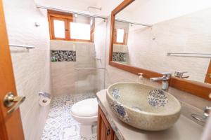 a bathroom with a sink and a toilet at Apartamento Madeiro in Villa de Leyva +6 photos