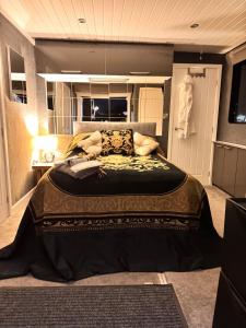 En eller flere senge i et værelse på Pit Stop York