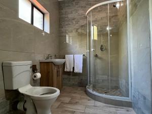 Koupelna v ubytování Kafusi Lodge + 8 fotografií