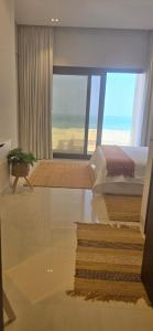 Postel nebo postele na pokoji v ubytování منتجع جبل السيفة