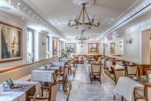 Reštaurácia alebo iné gastronomické zariadenie v ubytovaní Tmark Hotel Vaticano