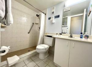 Koupelna v ubytování Wonderful Apartment on the Beach + 9 fotografií