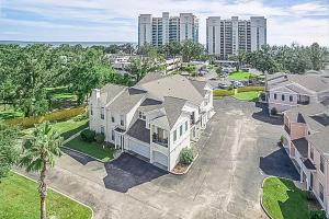 Το κτήριο όπου στεγάζεται  η παραθεριστική κατοικία +4 φωτογραφίες