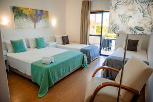 En eller flere senge i et værelse på Hotel Larverde + 64 billeder