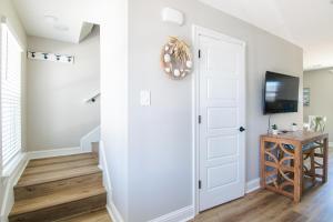 Billede fra billedgalleriet på Stylish, BRAND NEW 3 Bed Cottage, Beach Front, DOG FRIENDLY! i Beauvoir