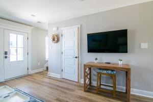 Billede fra billedgalleriet på Stylish, BRAND NEW 3 Bed Cottage, Beach Front, DOG FRIENDLY! i Beauvoir