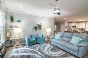 Χώρος καθιστικού στο Legacy Villa 2602 - 3 bedroom 2 bath with garage in beachside neighborhood