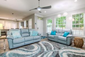 Χώρος καθιστικού στο Legacy Villa 2602 - 3 bedroom 2 bath with garage in beachside neighborhood