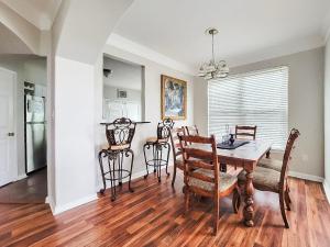 Η κουζίνα ή μικρή κουζίνα στο Legacy Villa 1306 - 2 bedroom 2 bath with garage in beachside neighborhood +16 φωτογραφίες