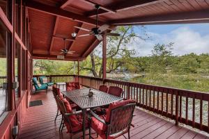 Un balcón o terraza en Chatuge Fish Retreat