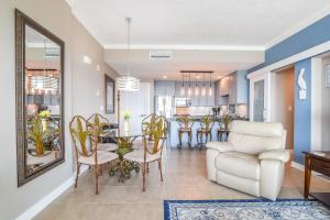 Posezení v ubytování Beautiful 15th floor 2 bedroom, 2 bath condo at The Ocean Club!