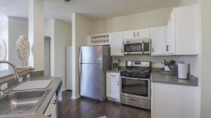 Η κουζίνα ή μικρή κουζίνα στο Legacy Villa 203 - 2 bedroom 2 bath with garage in a beachside neighborhood +21 φωτογραφίες