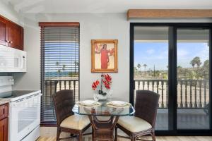 Kuchyň nebo kuchyňský kout v ubytování Lahaina Shores 234