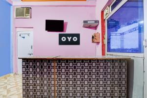 TV a/nebo společenská místnost v ubytování SPOT ON Parihar Hotel