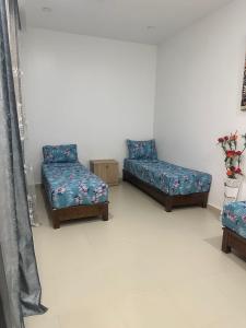 a living room with two couches and a couch at Paradis résidence473 in Oran