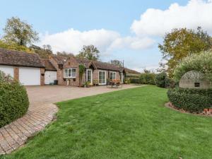 an exterior view of a house with a yard at Dovecote Cottage in Gloucester